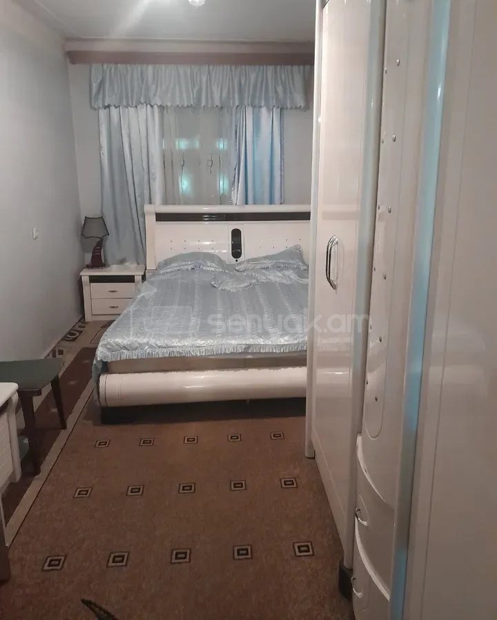 3 Սենյականոց Բնակարան Քարե Շենքում, 70քմ, 5/5 հարկ, Նորմալ Վիճակում, Կահավորված