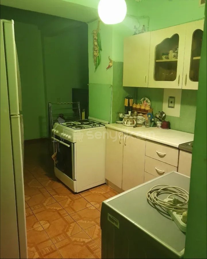 3 Սենյականոց Բնակարան Քարե Շենքում, 70քմ, 5/5 հարկ, Նորմալ Վիճակում, Կահավորված