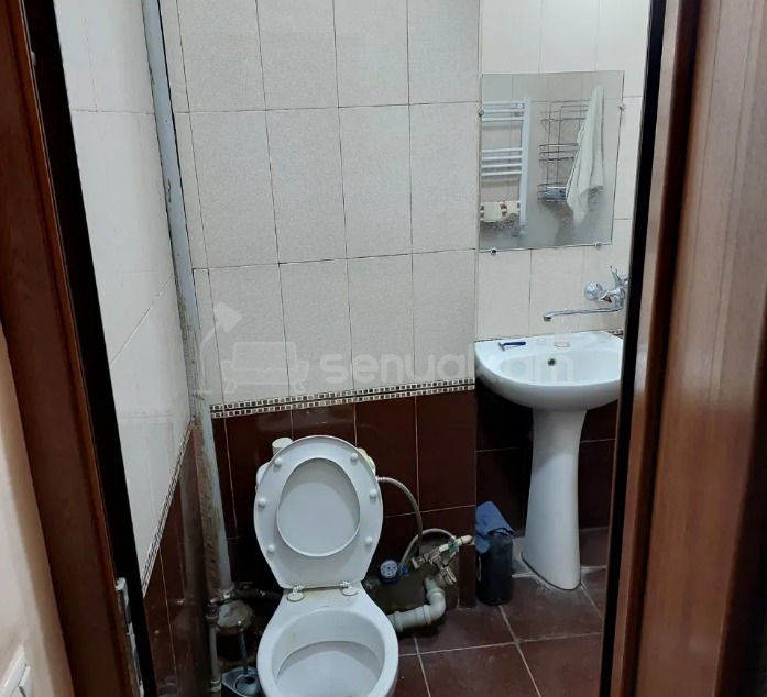 2 Սենյականոց Բնակարան Քարե Շենքում, 64քմ, 5/5 հարկ, Նորմալ Վիճակում