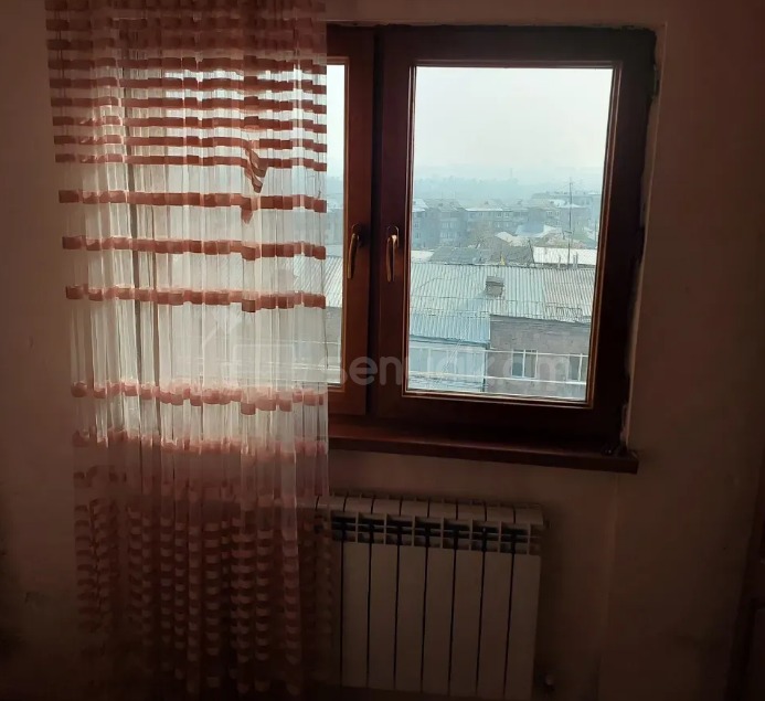 2 Սենյականոց Բնակարան Քարե Շենքում, 64քմ, 5/5 հարկ, Նորմալ Վիճակում
