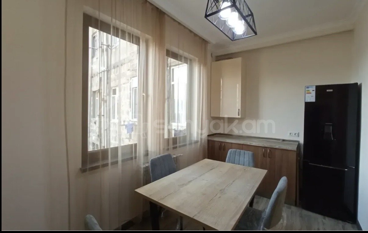 2 Սենյականոց Բնակարան Քարե Շենքում, 68քմ, 3/5 հարկ, Կապիտալ Վերանորոգված, Կահավորված