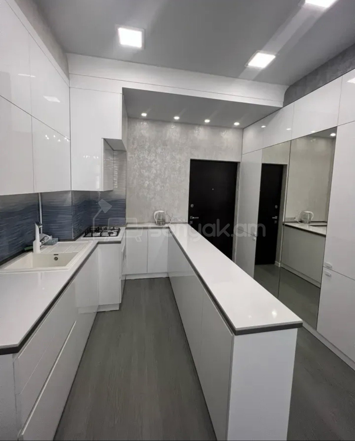 2 Սենյականոց Բնակարան Նորակառույցում, 50քմ, 2/5 հարկ, Կապիտալ Վերանորոգված, Կահավորված