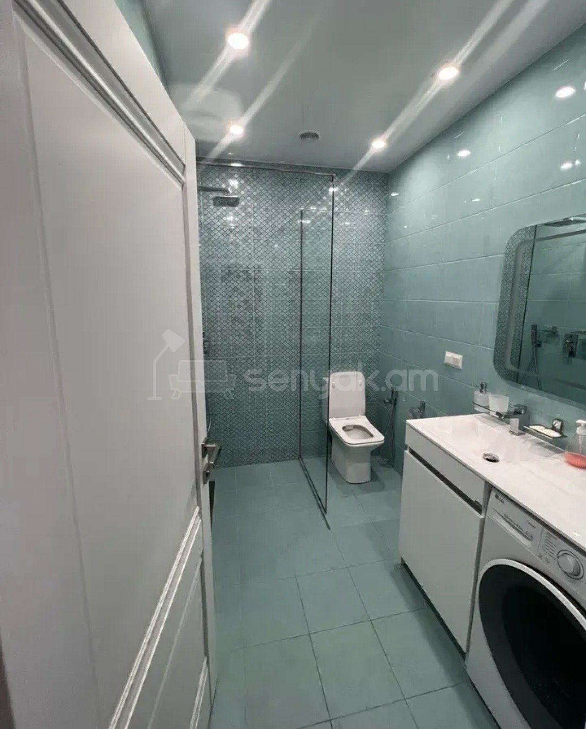2 Սենյականոց Բնակարան Նորակառույցում, 50քմ, 2/5 հարկ, Կապիտալ Վերանորոգված, Կահավորված