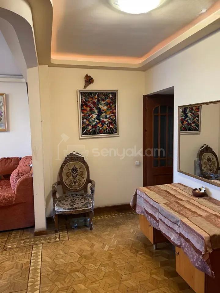 4 Սենյականոց Բնակարան Քարե Շենքում, 105քմ, 4/5 հարկ, Կապիտալ Վերանորոգված
