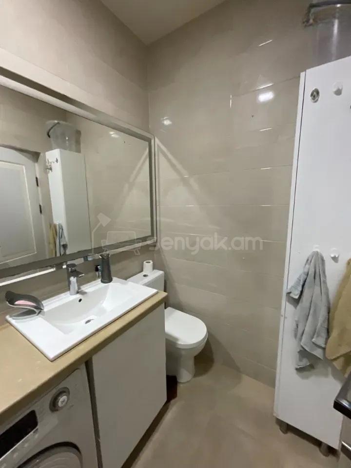 4 Սենյականոց Բնակարան Քարե Շենքում, 110քմ, 5/5 հարկ, Կապիտալ Վերանորոգված