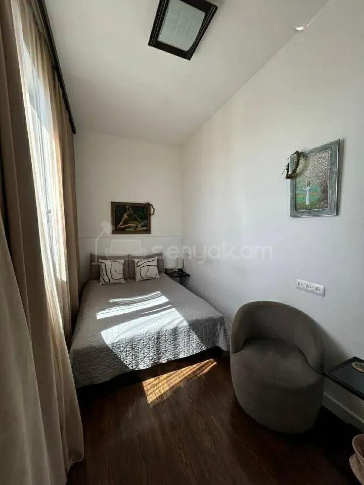 4 Սենյականոց Բնակարան Քարե Շենքում, 110քմ, 5/5 հարկ, Կապիտալ Վերանորոգված