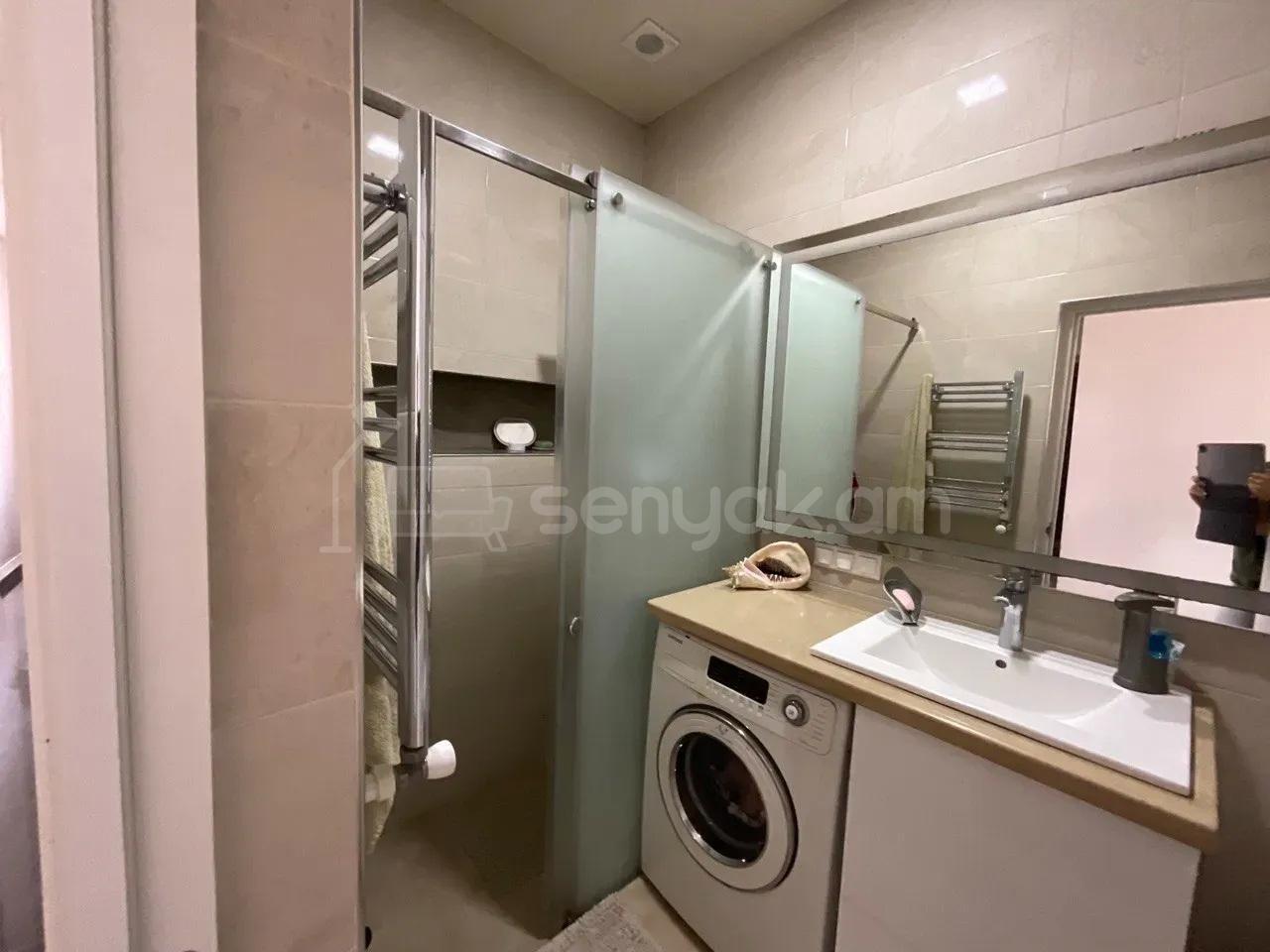 4 Սենյականոց Բնակարան Քարե Շենքում, 110քմ, 5/5 հարկ, Կապիտալ Վերանորոգված