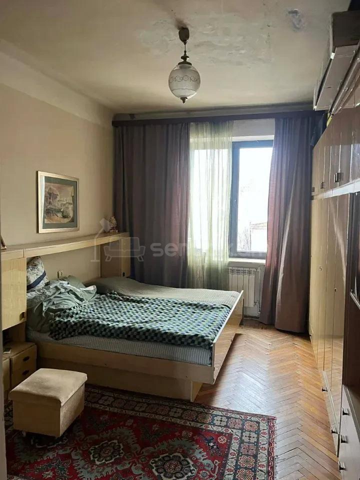 4 Սենյականոց Բնակարան Քարե Շենքում, 110քմ, 5/5 հարկ, Կապիտալ Վերանորոգված