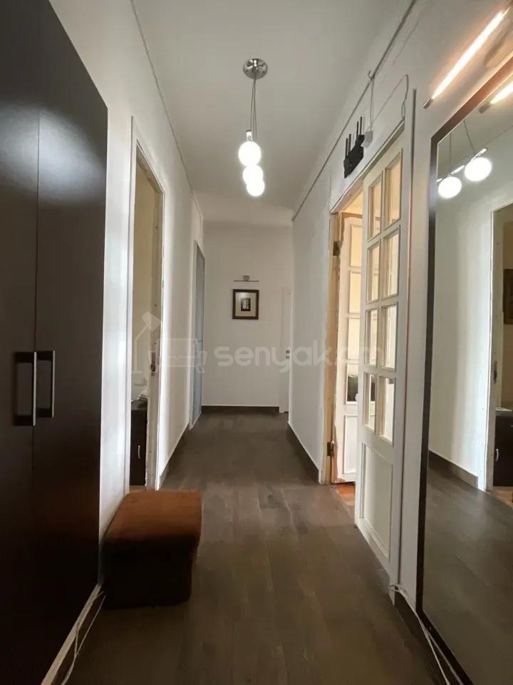 4 Սենյականոց Բնակարան Քարե Շենքում, 110քմ, 5/5 հարկ, Կապիտալ Վերանորոգված