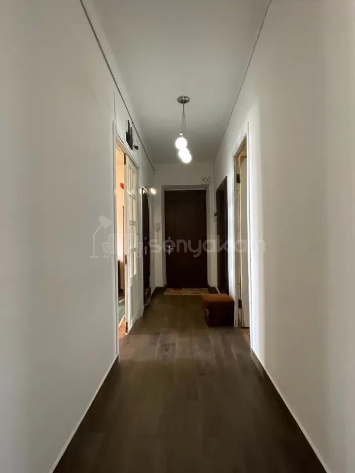 4 Սենյականոց Բնակարան Քարե Շենքում, 110քմ, 5/5 հարկ, Կապիտալ Վերանորոգված