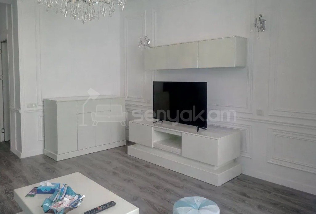 3 Սենյականոց Բնակարան Քարե Շենքում, 70քմ, 5/5 հարկ, Կապիտալ Վերանորոգված