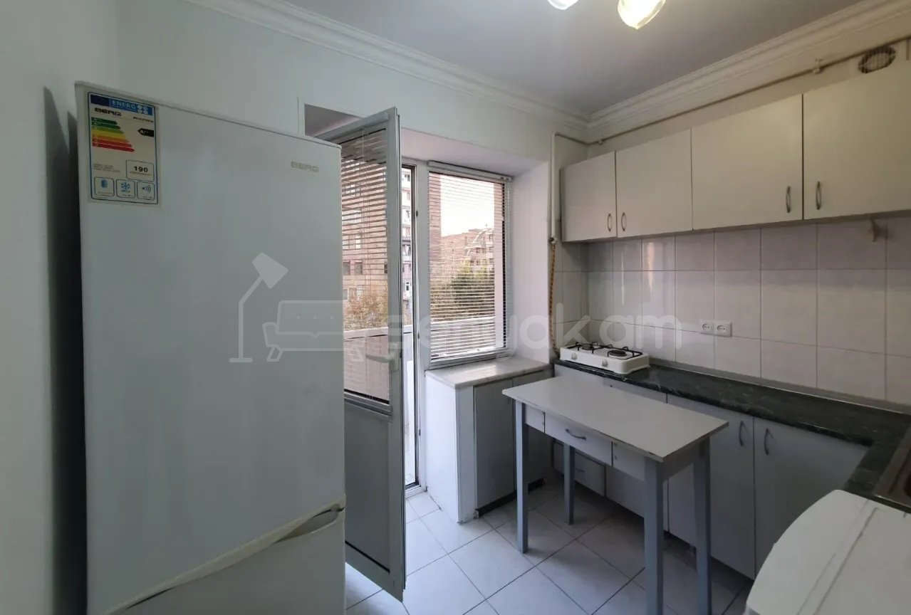 1 Սենյականոց Բնակարան Քարե Շենքում, 30քմ, 4/5 հարկ, Կոսմետիկ Վերանորոգված