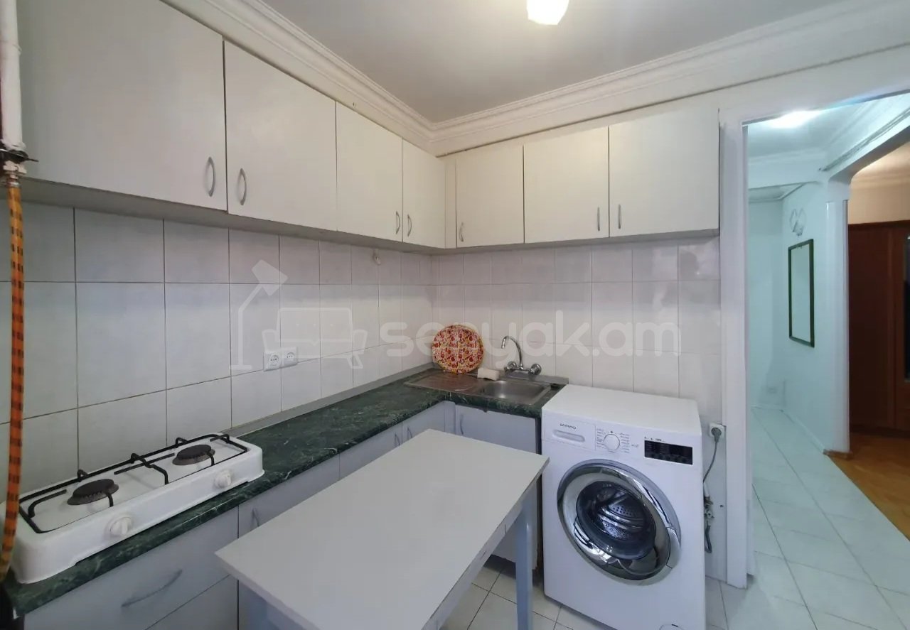 1 Սենյականոց Բնակարան Քարե Շենքում, 30քմ, 4/5 հարկ, Կոսմետիկ Վերանորոգված