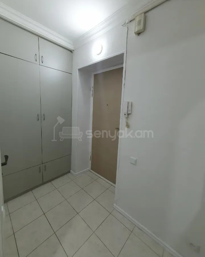 1 Սենյականոց Բնակարան Քարե Շենքում, 30քմ, 4/5 հարկ, Կոսմետիկ Վերանորոգված