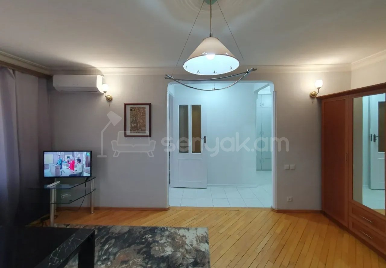 1 Սենյականոց Բնակարան Քարե Շենքում, 30քմ, 4/5 հարկ, Կոսմետիկ Վերանորոգված