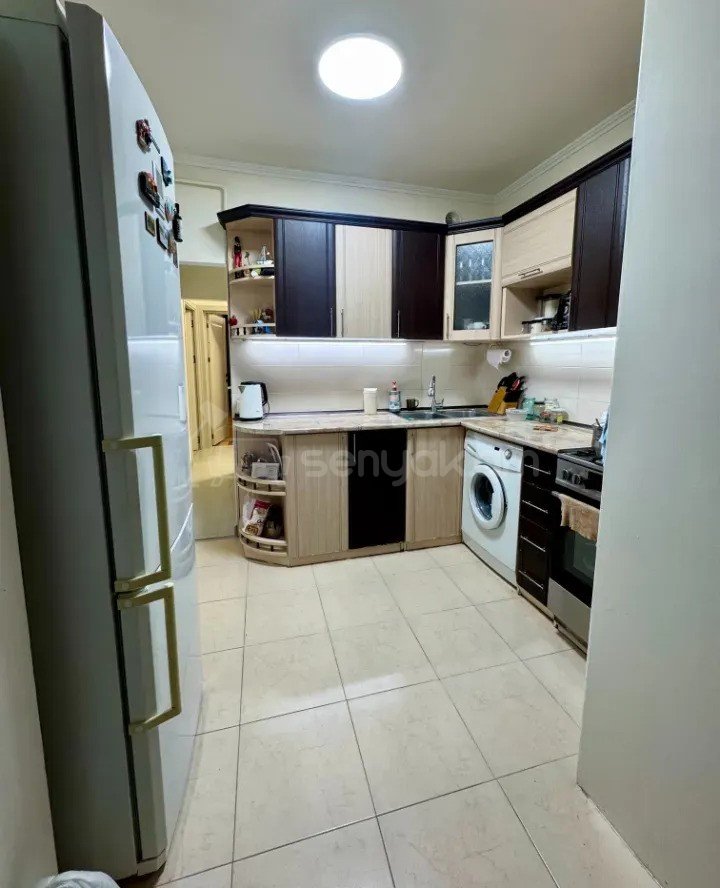 3 Սենյականոց Բնակարան Քարե Շենքում, 74քմ, 5/5 հարկ, Նորմալ Վիճակում