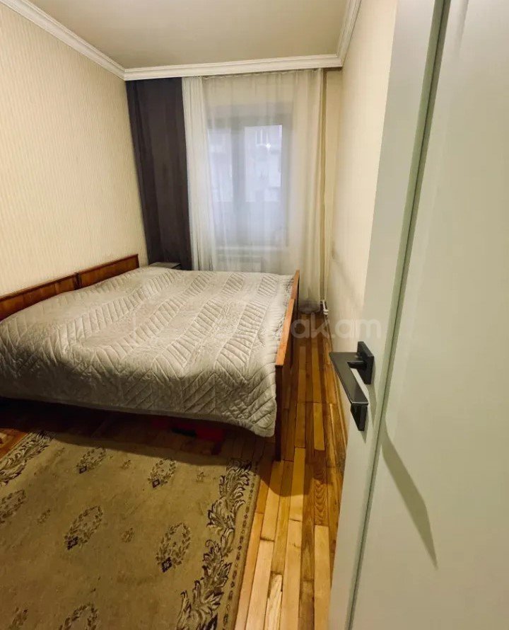 3 Սենյականոց Բնակարան Քարե Շենքում, 74քմ, 5/5 հարկ, Նորմալ Վիճակում