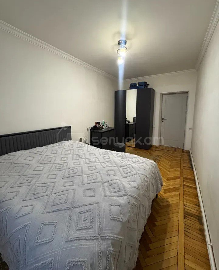 3 Սենյականոց Բնակարան Քարե Շենքում, 74քմ, 5/5 հարկ, Նորմալ Վիճակում