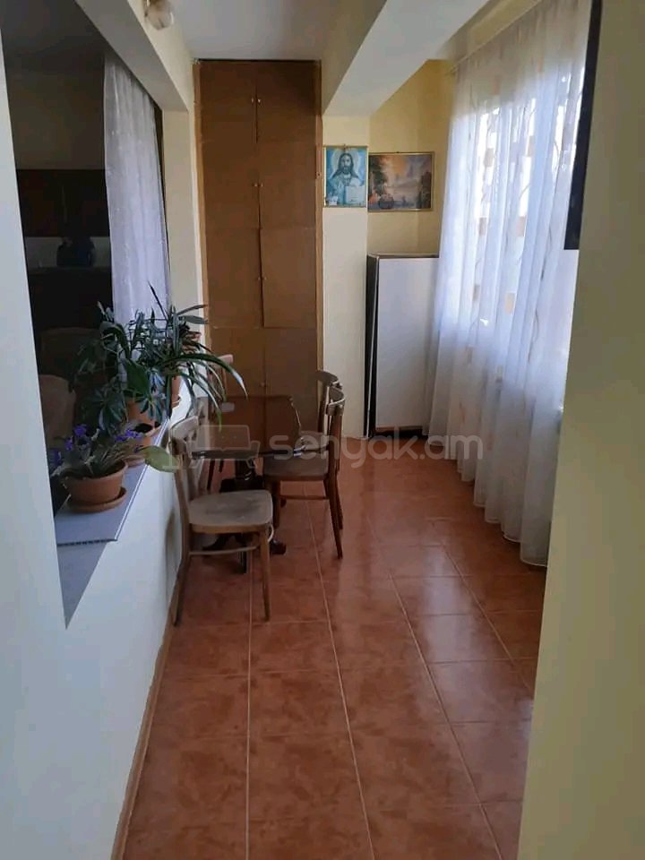 3 Սենյականոց Բնակարան, 80քմ, 7/9 հարկ, Նորմալ Վիճակում, Կահավորված