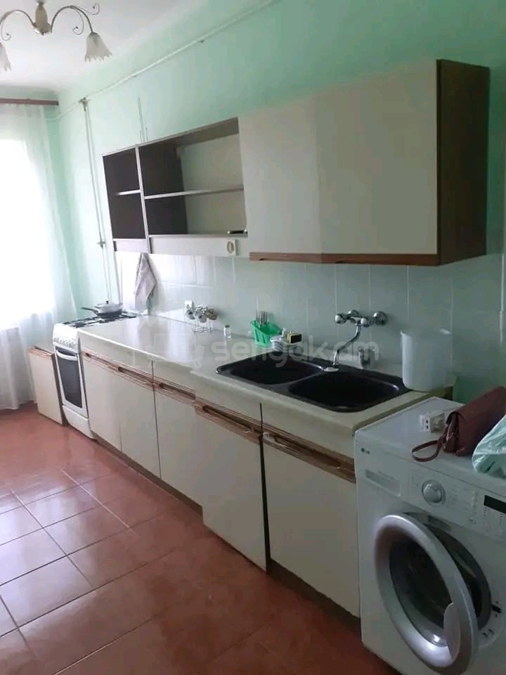 3 Սենյականոց Բնակարան, 80քմ, 7/9 հարկ, Նորմալ Վիճակում, Կահավորված