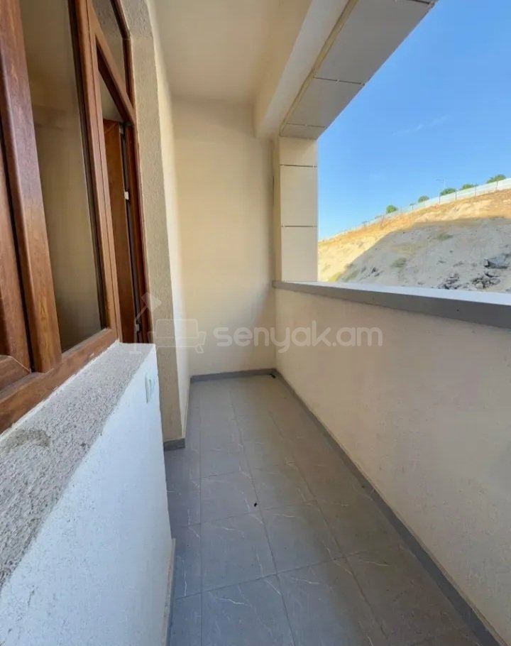 3 Սենյականոց Բնակարան Քարե Շենքում, 100քմ, 3/17 հարկ, Կապիտալ Վերանորոգված, Կահավորված