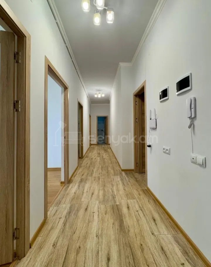 3 Սենյականոց Բնակարան Քարե Շենքում, 100քմ, 3/17 հարկ, Կապիտալ Վերանորոգված, Կահավորված