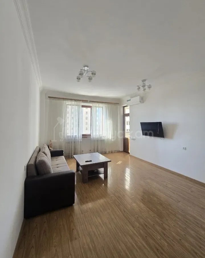 3 Սենյականոց Բնակարան Քարե Շենքում, 100քմ, 3/17 հարկ, Կապիտալ Վերանորոգված, Կահավորված