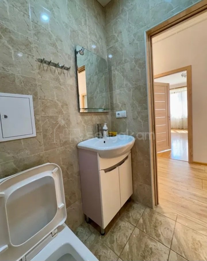 3 Սենյականոց Բնակարան Քարե Շենքում, 100քմ, 3/17 հարկ, Կապիտալ Վերանորոգված, Կահավորված