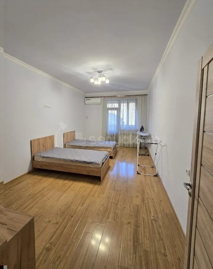 3 Սենյականոց Բնակարան Քարե Շենքում, 100քմ, 3/17 հարկ, Կապիտալ Վերանորոգված, Կահավորված
