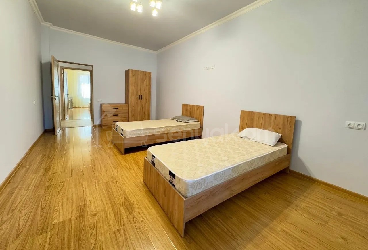 3 Սենյականոց Բնակարան Քարե Շենքում, 100քմ, 3/17 հարկ, Կապիտալ Վերանորոգված, Կահավորված