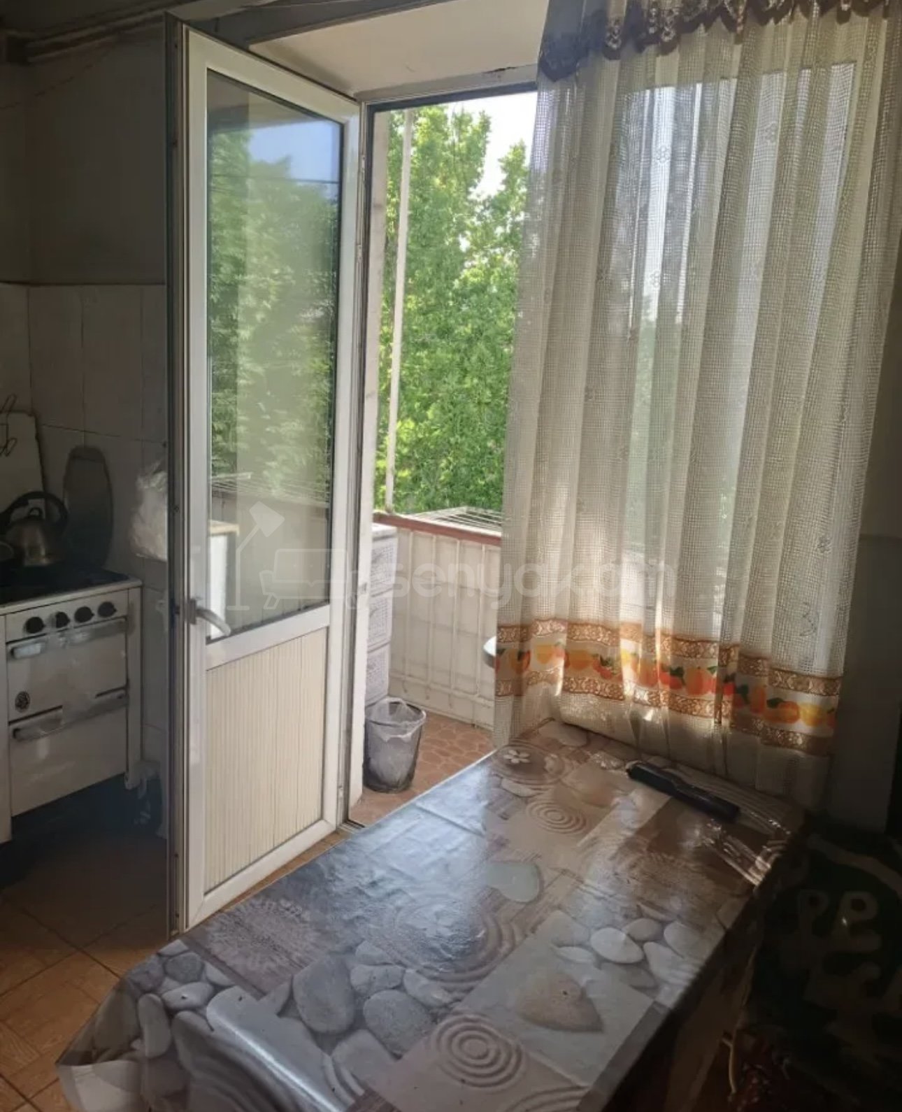 3 Սենյականոց Բնակարան Քարե Շենքում, 55քմ, 5/5 հարկ, Նորմալ Վիճակում