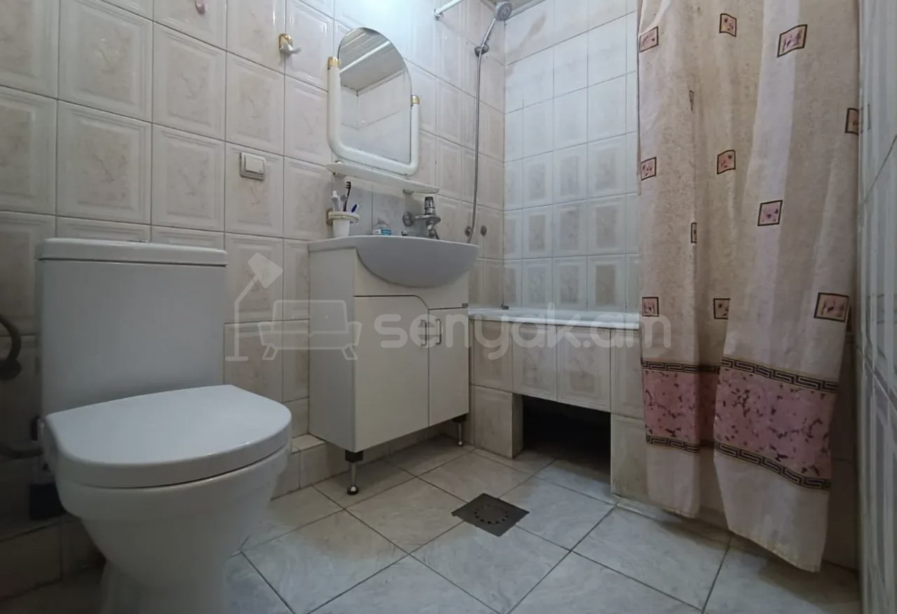 3 Սենյականոց Բնակարան Քարե Շենքում, 55քմ, 5/5 հարկ, Նորմալ Վիճակում