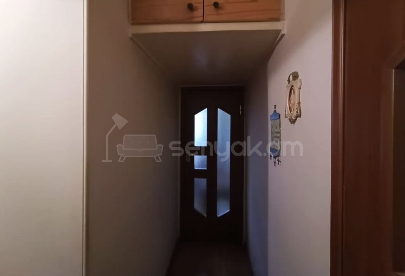 3 Սենյականոց Բնակարան Քարե Շենքում, 55քմ, 5/5 հարկ, Նորմալ Վիճակում