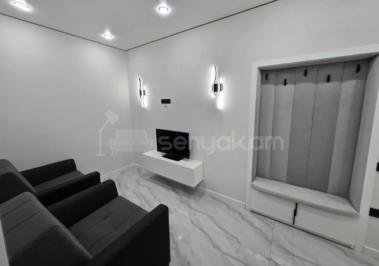 3 Սենյականոց Բնակարան Քարե Շենքում, 61քմ, 4/5 հարկ, Դիզայներական Վերանորոգված