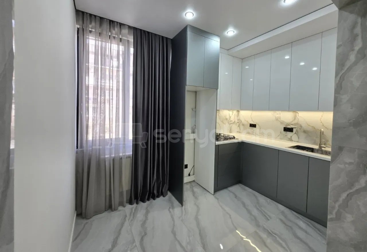 3 Սենյականոց Բնակարան Քարե Շենքում, 61քմ, 4/5 հարկ, Դիզայներական Վերանորոգված