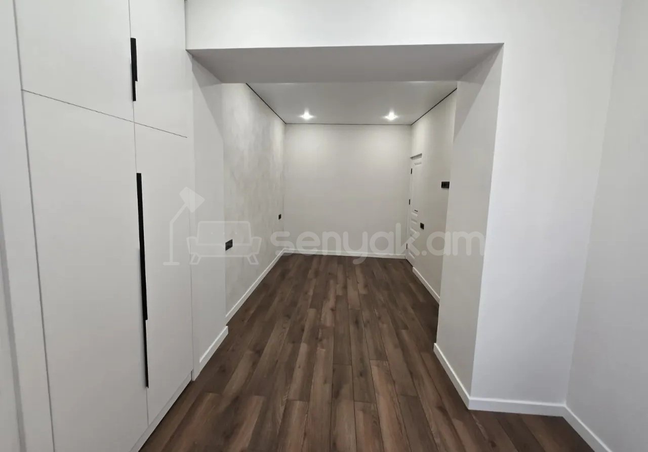 3 Սենյականոց Բնակարան Քարե Շենքում, 61քմ, 4/5 հարկ, Դիզայներական Վերանորոգված