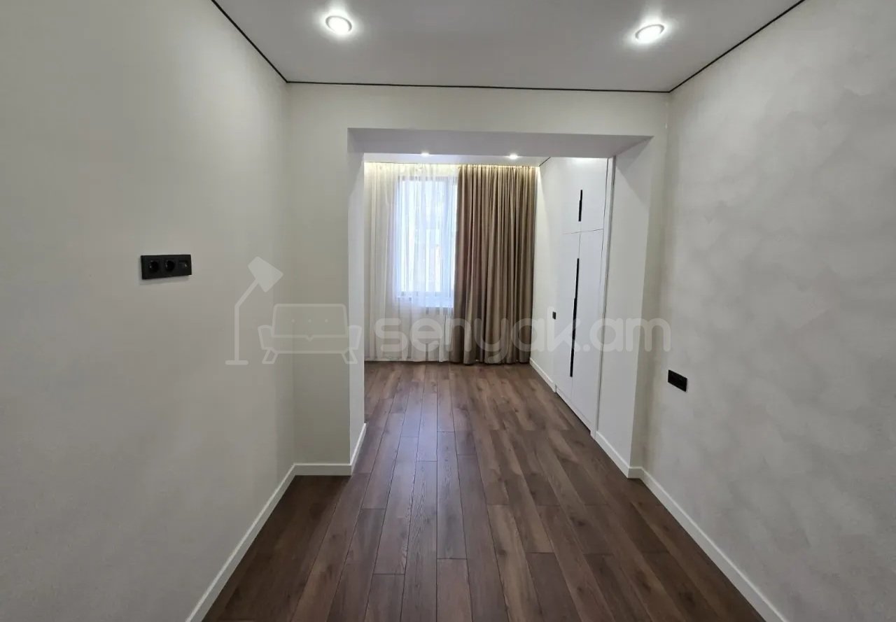 3 Սենյականոց Բնակարան Քարե Շենքում, 61քմ, 4/5 հարկ, Դիզայներական Վերանորոգված