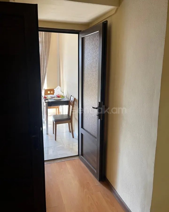 2 Սենյականոց Բնակարան Քարե Շենքում, 70քմ, 4/4 հարկ, Դիզայներական Վերանորոգված