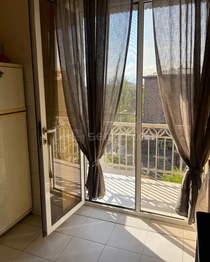 2 Սենյականոց Բնակարան Քարե Շենքում, 70քմ, 4/4 հարկ, Դիզայներական Վերանորոգված