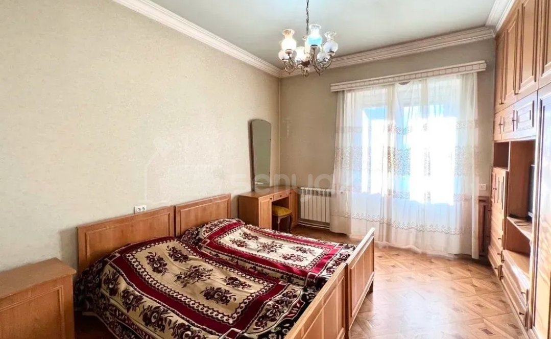 3 Սենյականոց Բնակարան Քարե Շենքում, 70քմ, 5/5 հարկ, Կոսմետիկ Վերանորոգված