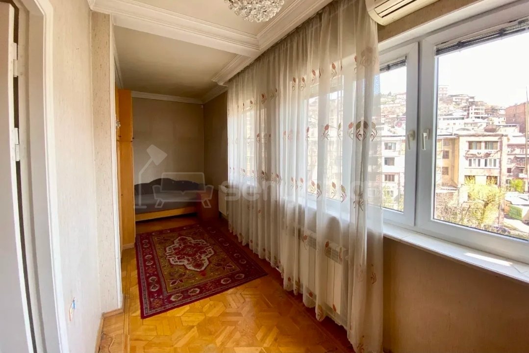 3 Սենյականոց Բնակարան Քարե Շենքում, 70քմ, 5/5 հարկ, Կոսմետիկ Վերանորոգված