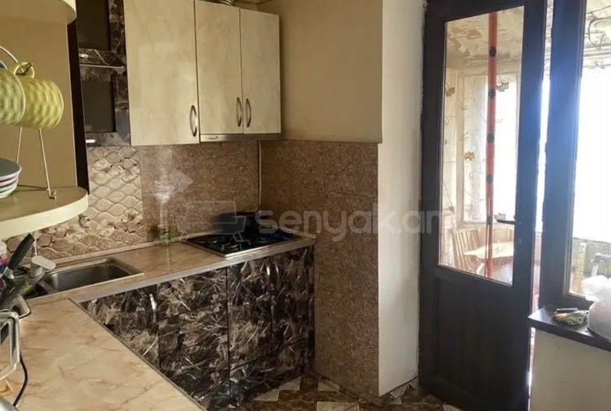 2 Սենյականոց Բնակարան Քարե Շենքում, 60քմ, 5/5 հարկ, Կոսմետիկ Վերանորոգված