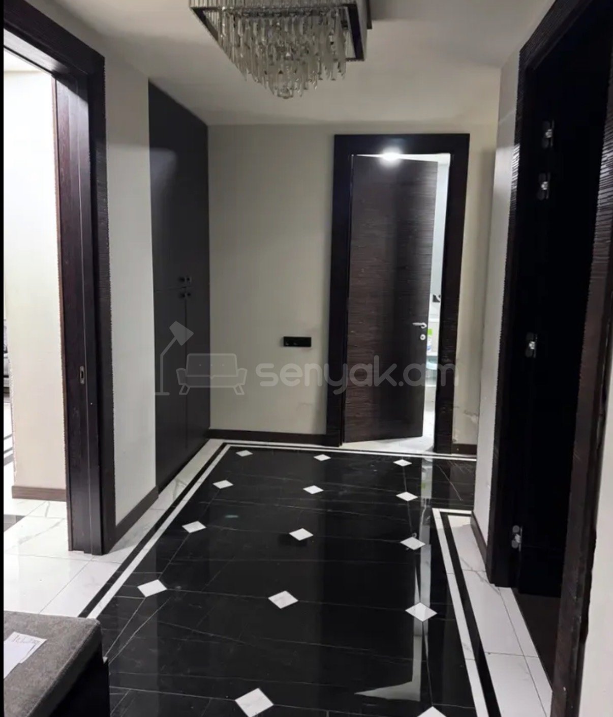 2 Սենյականոց Բնակարան, 95քմ, 2/9 հարկ, Կապիտալ Վերանորոգված, Կահավորված