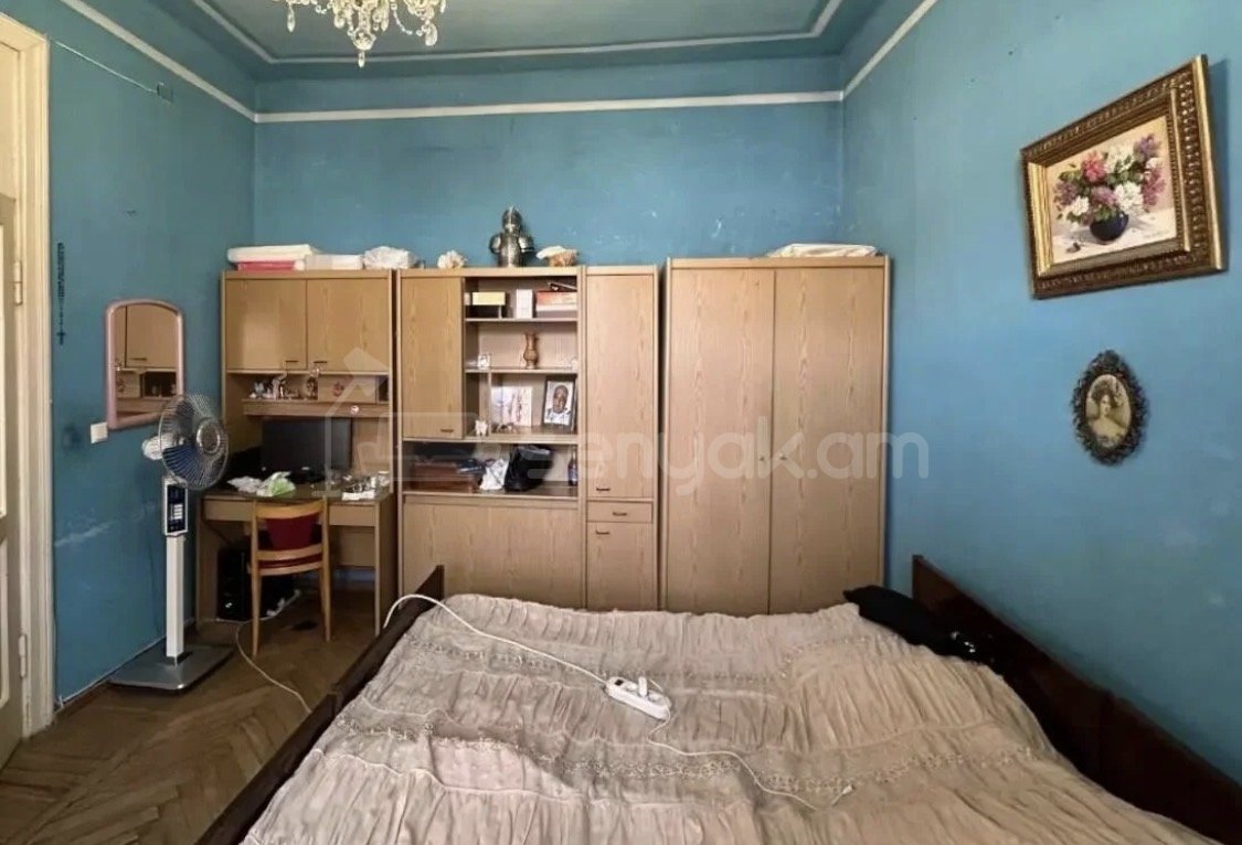 3 Սենյականոց Բնակարան Քարե Շենքում, 100քմ, 4/5 հարկ, Պետական Վիճակում