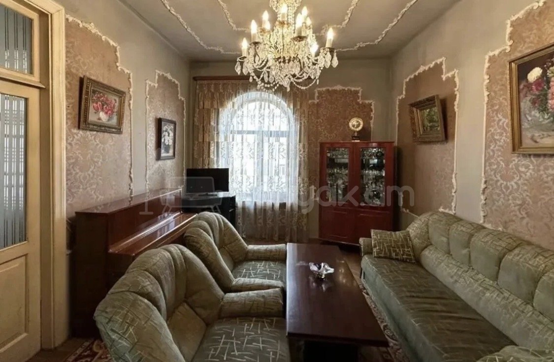 3 Սենյականոց Բնակարան Քարե Շենքում, 100քմ, 4/5 հարկ, Պետական Վիճակում