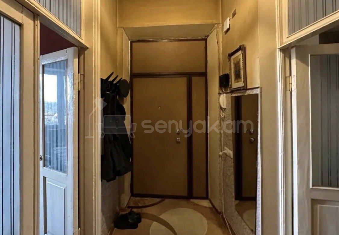3 Սենյականոց Բնակարան Քարե Շենքում, 100քմ, 4/5 հարկ, Պետական Վիճակում