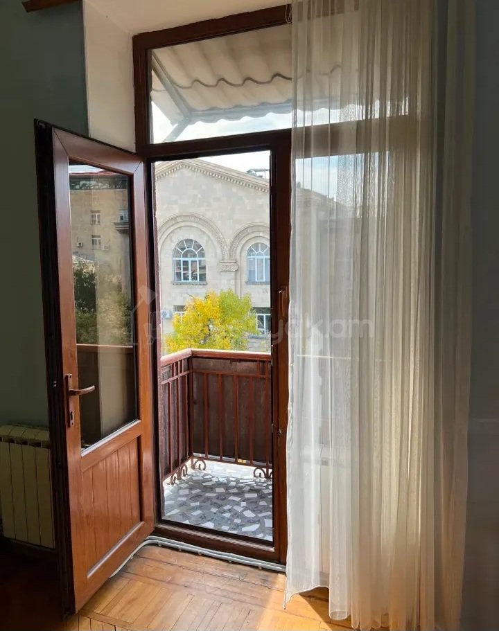 2 Սենյականոց Բնակարան Քարե Շենքում, 73քմ, 4/4 հարկ, Կապիտալ Վերանորոգված, Կահավորված