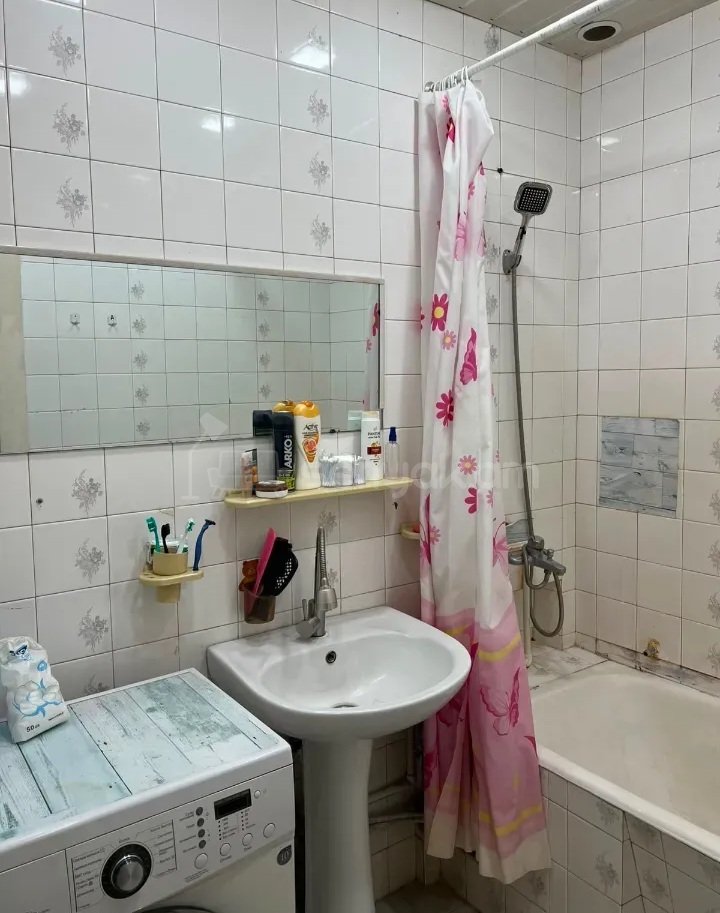 2 Սենյականոց Բնակարան Քարե Շենքում, 73քմ, 4/4 հարկ, Կապիտալ Վերանորոգված, Կահավորված
