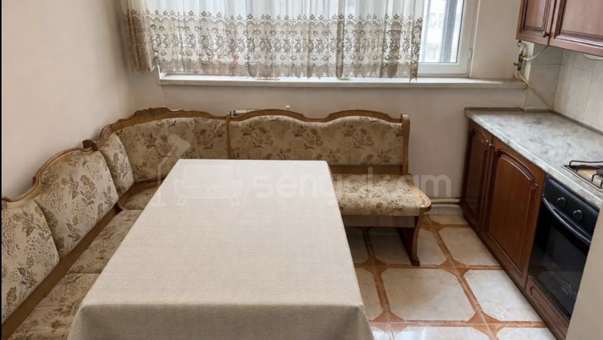 3 Սենյականոց Բնակարան Քարե Շենքում, 82քմ, 3/5 հարկ, Կապիտալ Վերանորոգված, Կահավորված