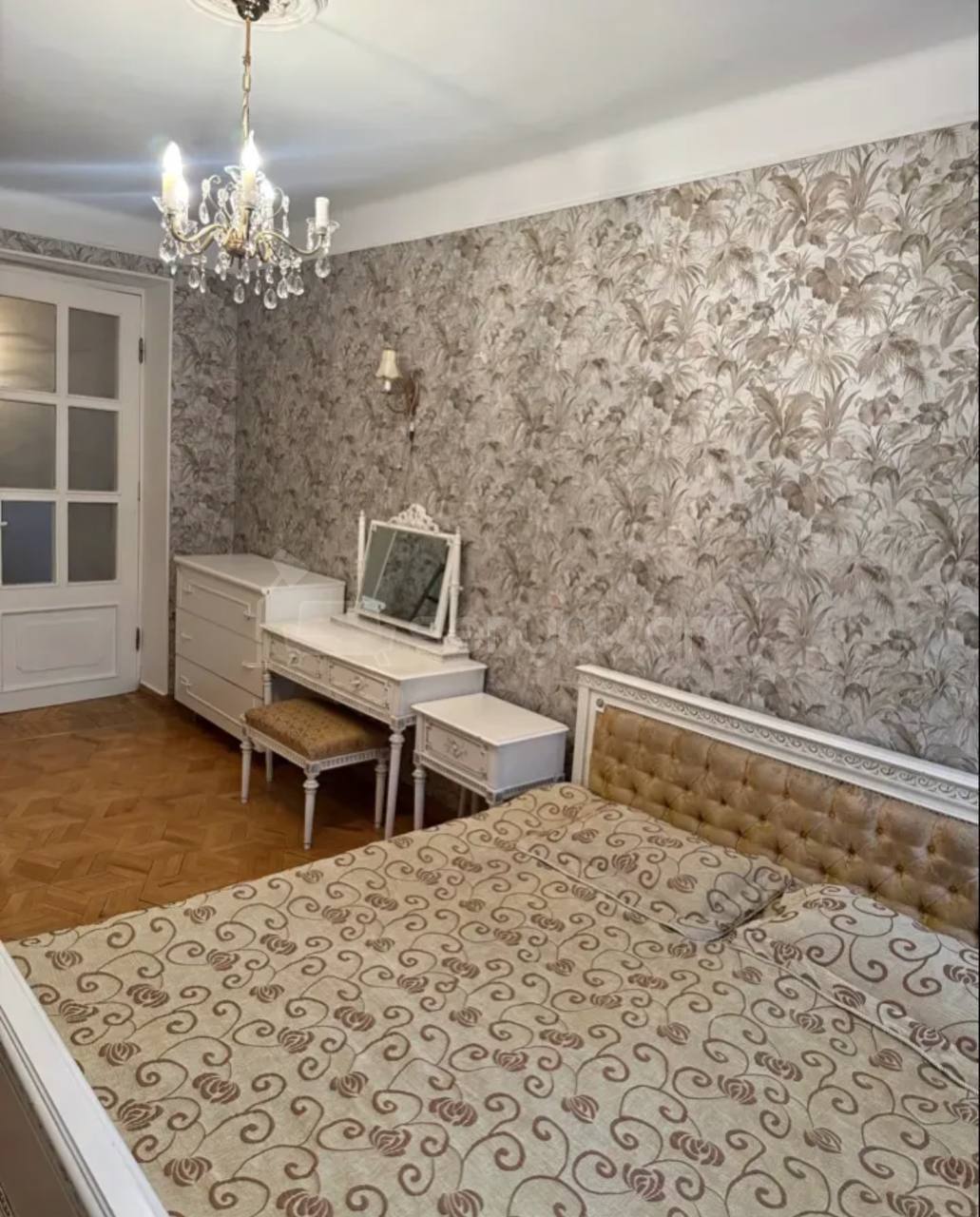 3 Սենյականոց Բնակարան Քարե Շենքում, 82քմ, 3/5 հարկ, Կապիտալ Վերանորոգված, Կահավորված
